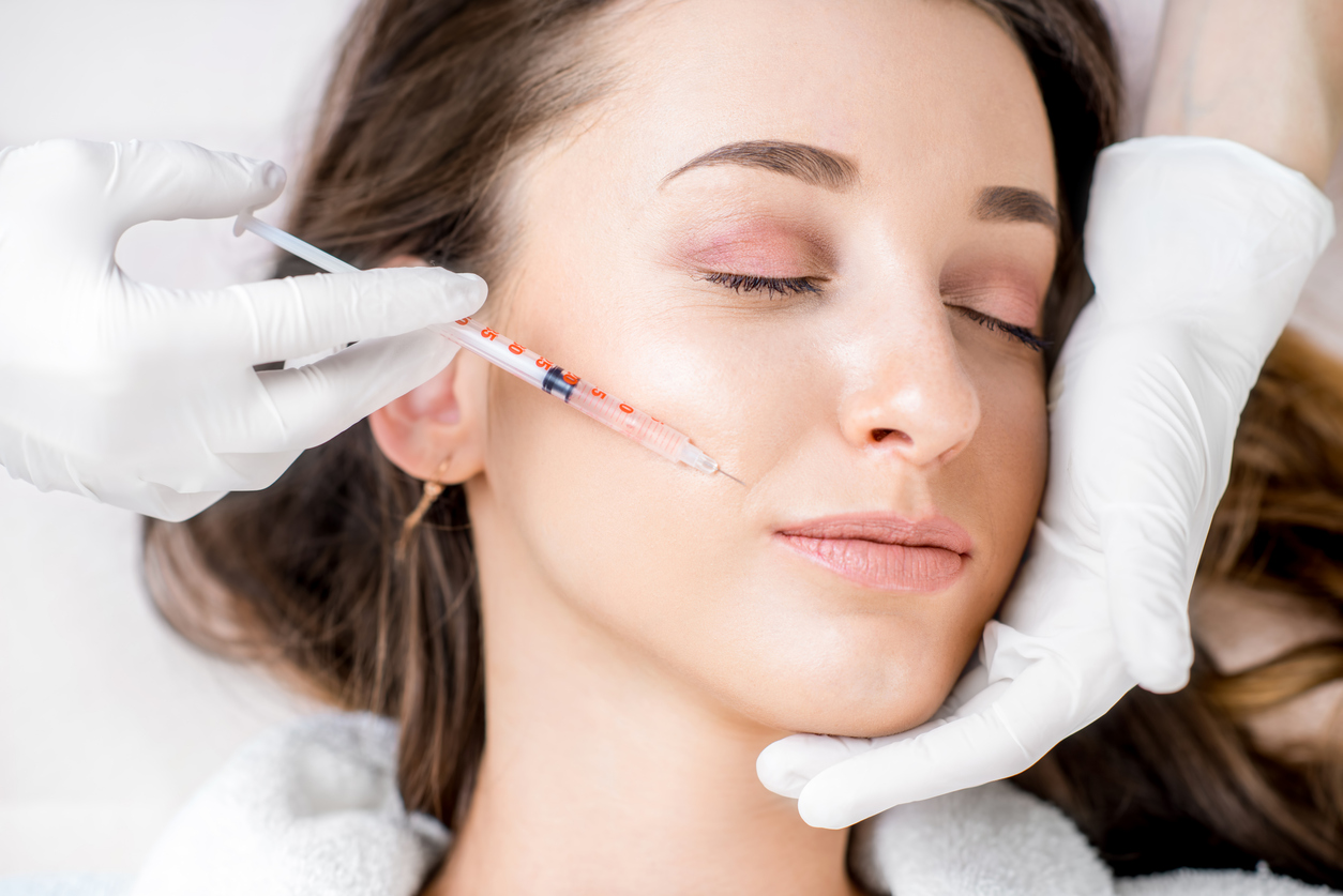 Hyaluronbehandlung im Gesicht – Volumen und Feuchtigkeit in Rosenheim